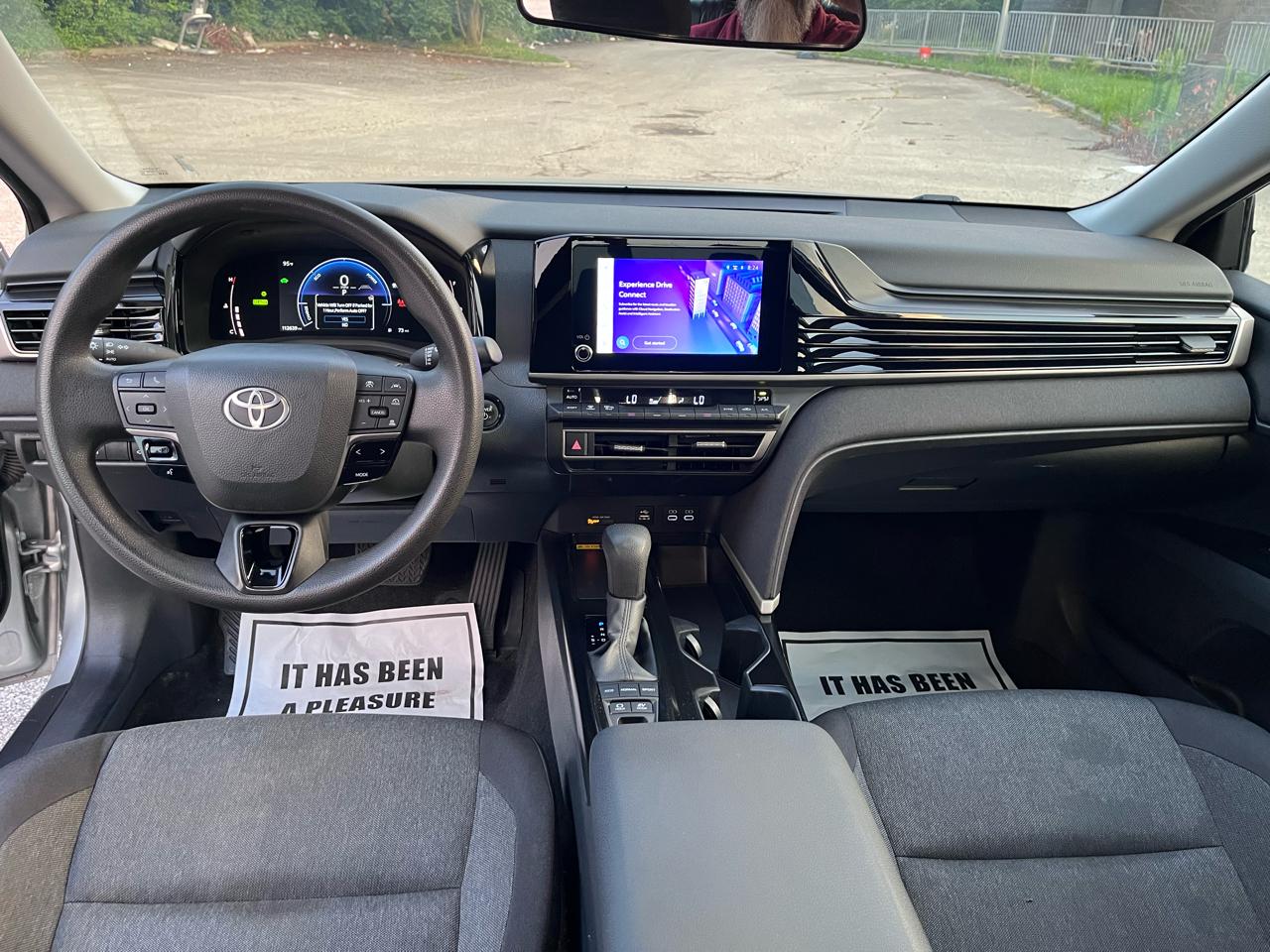 Toyota Camry Hybrid LE 2025