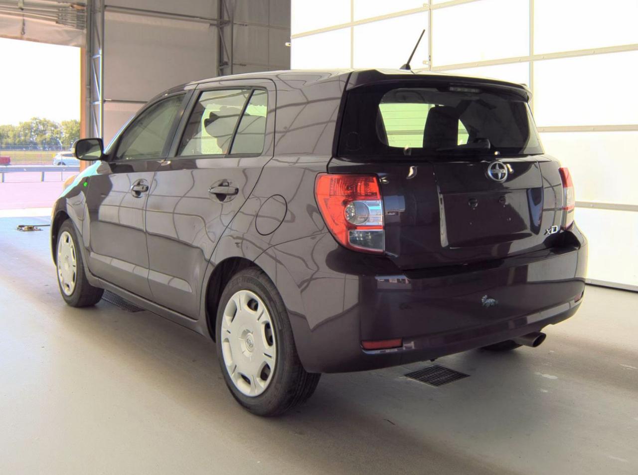 Scion xD 5-Door Hatchback 4-Spd AT 2013