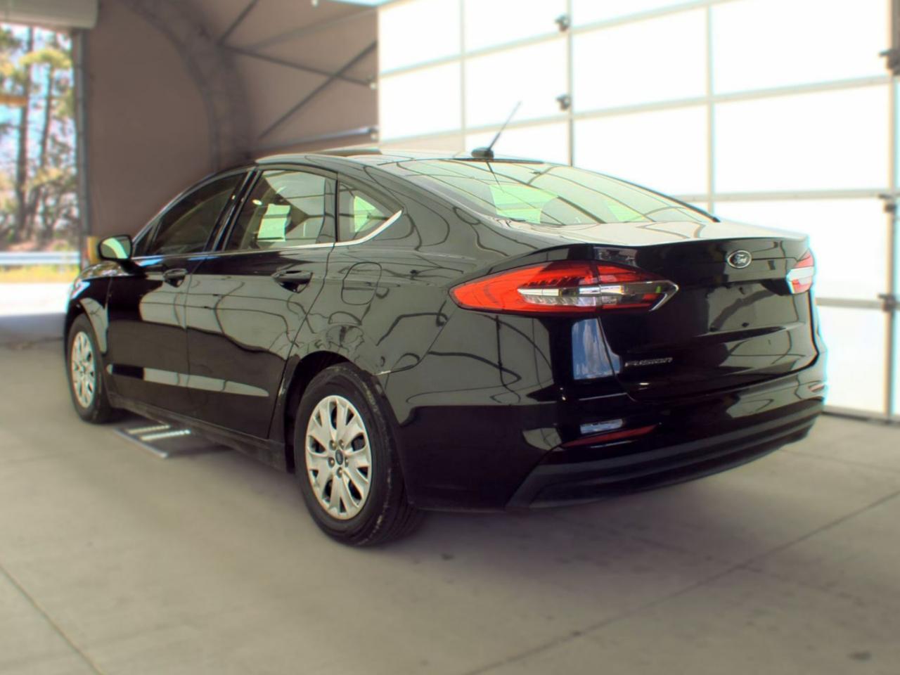 Ford Fusion S 2019