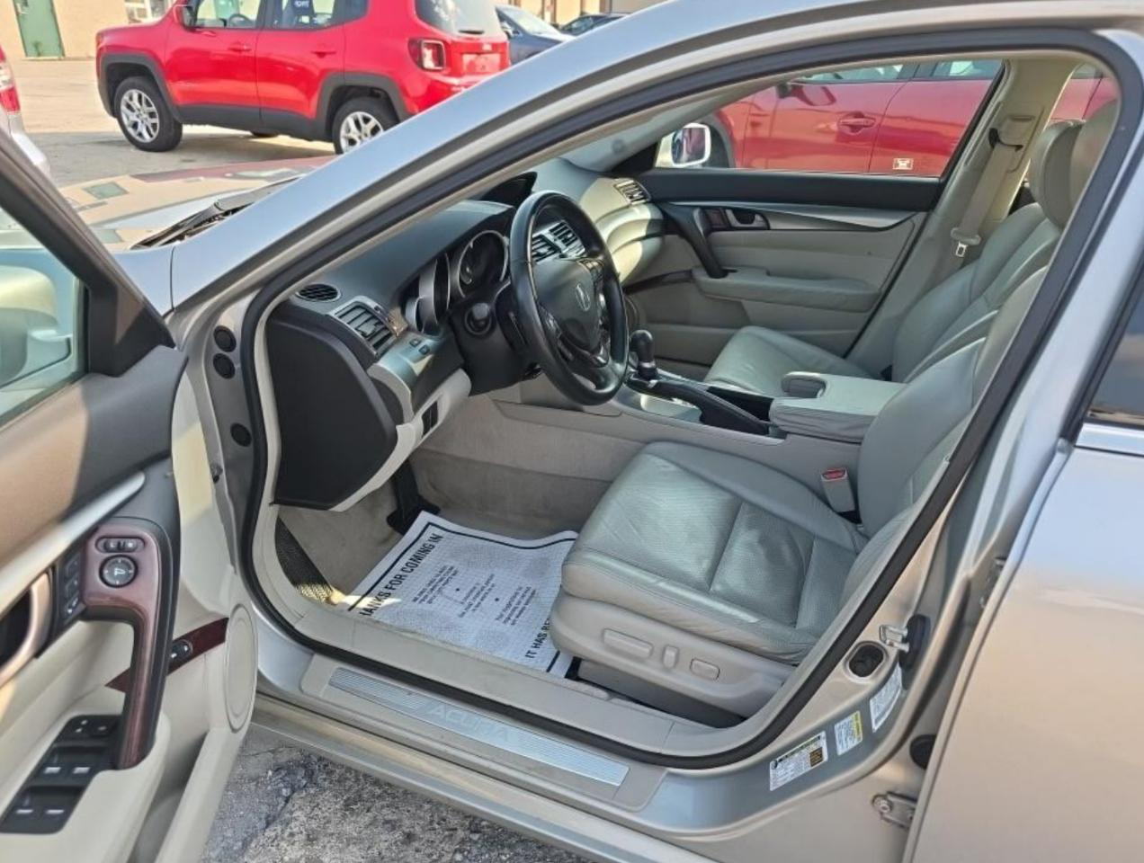 Acura TL 5-Speed AT with Tech Package 2010