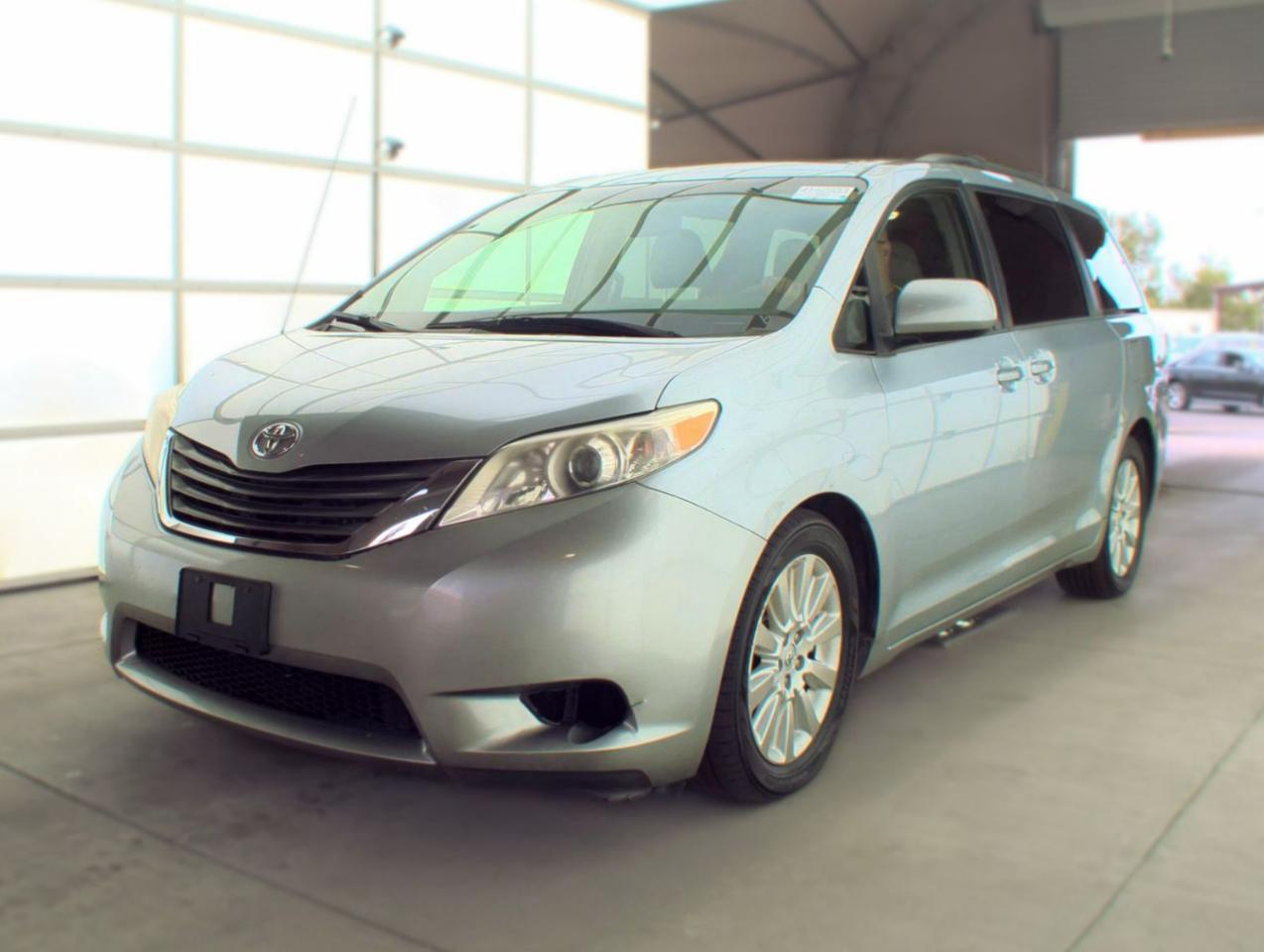 Toyota Sienna Limited AWD 7-Passenger V6 2014