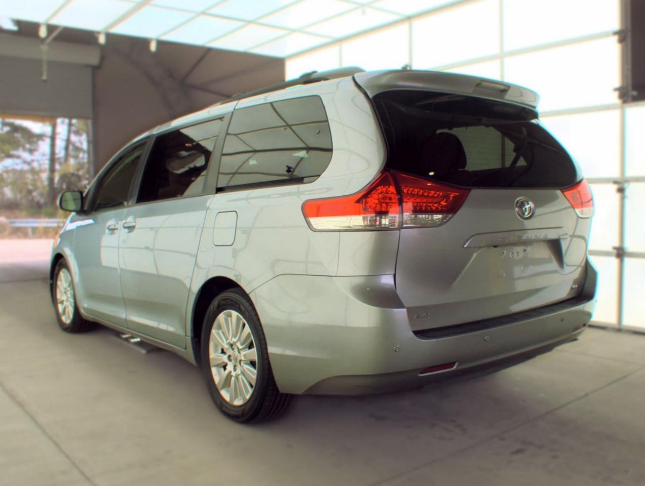 Toyota Sienna Limited AWD 7-Passenger V6 2014