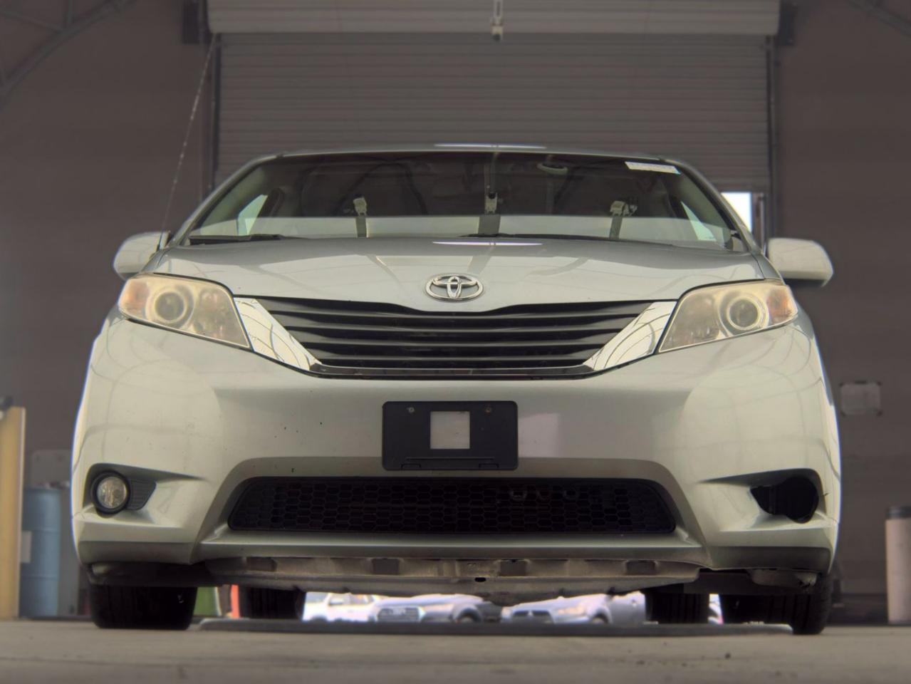 Toyota Sienna Limited AWD 7-Passenger V6 2014