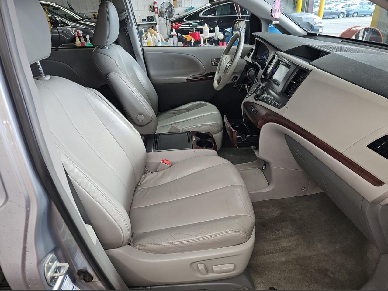 Toyota Sienna Limited AWD 7-Passenger V6 2014