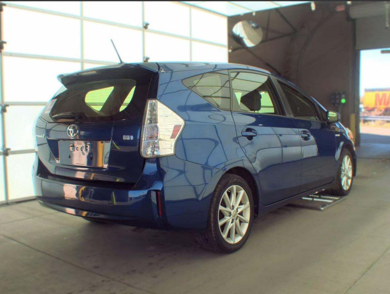 Toyota Prius V Five 2013