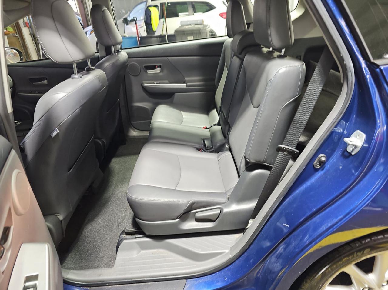 Toyota Prius V Five 2013