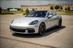 2017 Porsche Panamera 
