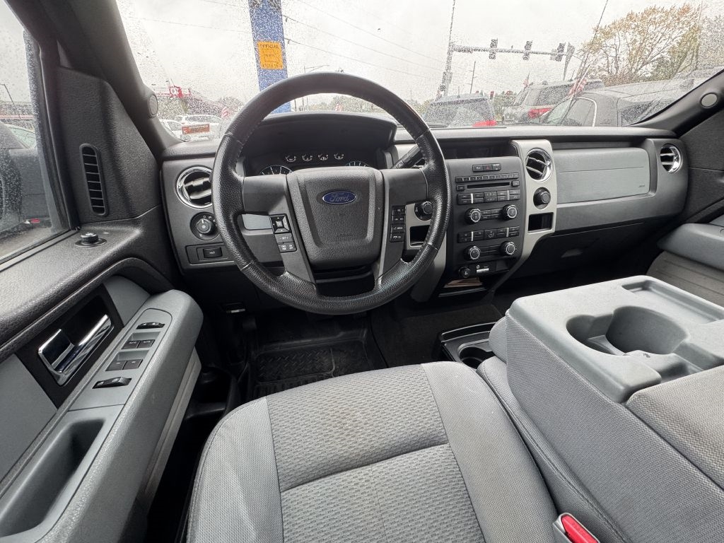 Ford F-150 XL SuperCrew 5.5-ft. Bed 4WD 2012