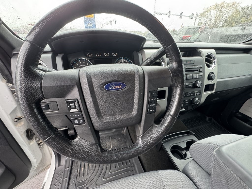 Ford F-150 XL SuperCrew 5.5-ft. Bed 4WD 2012