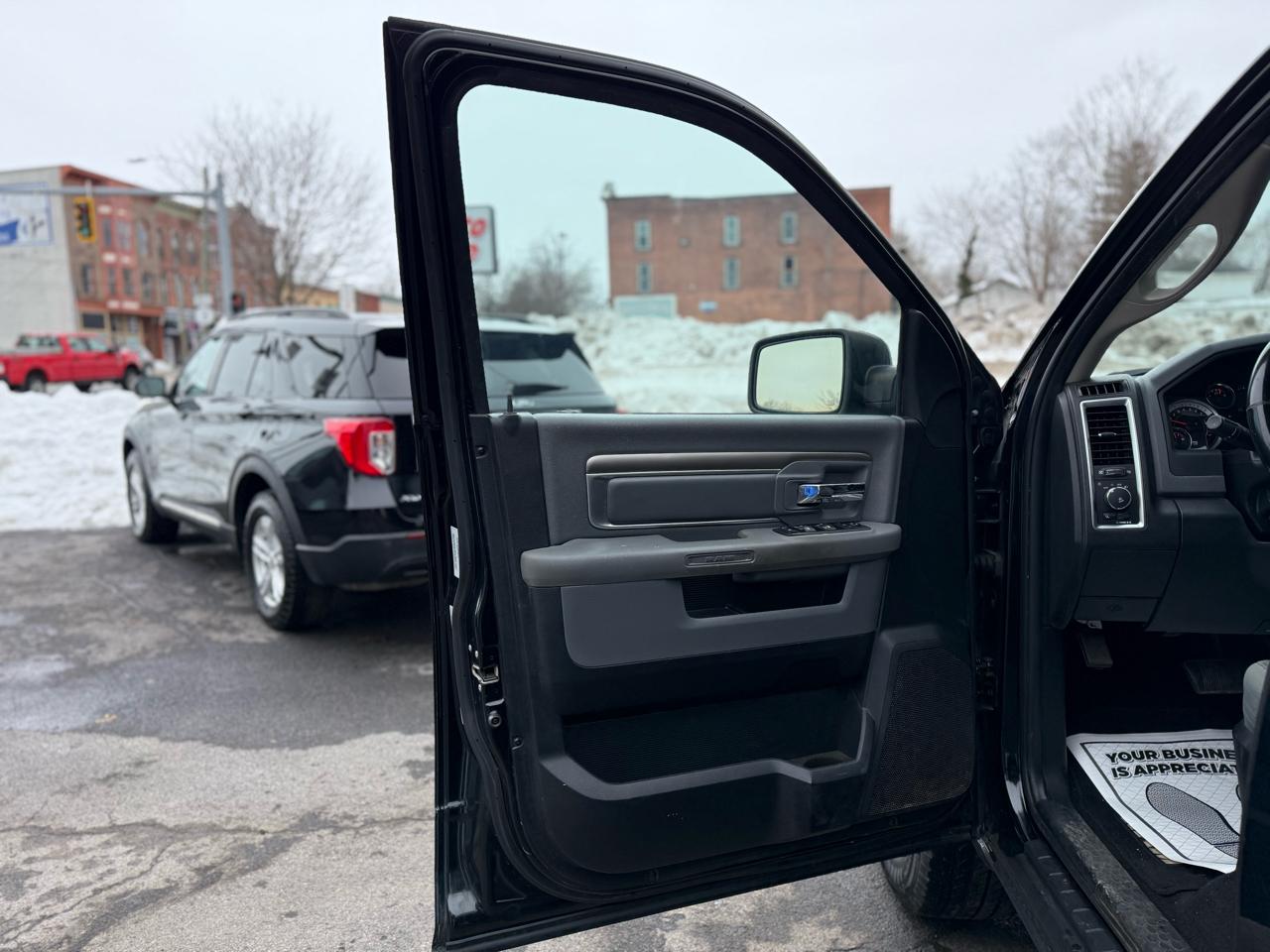 RAM 1500 Big Horn Quad Cab 4WD 2016