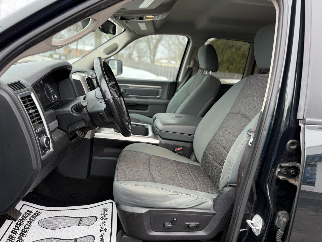 RAM 1500 Big Horn Quad Cab 4WD 2016