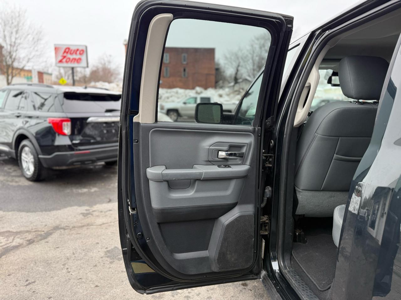 RAM 1500 Big Horn Quad Cab 4WD 2016