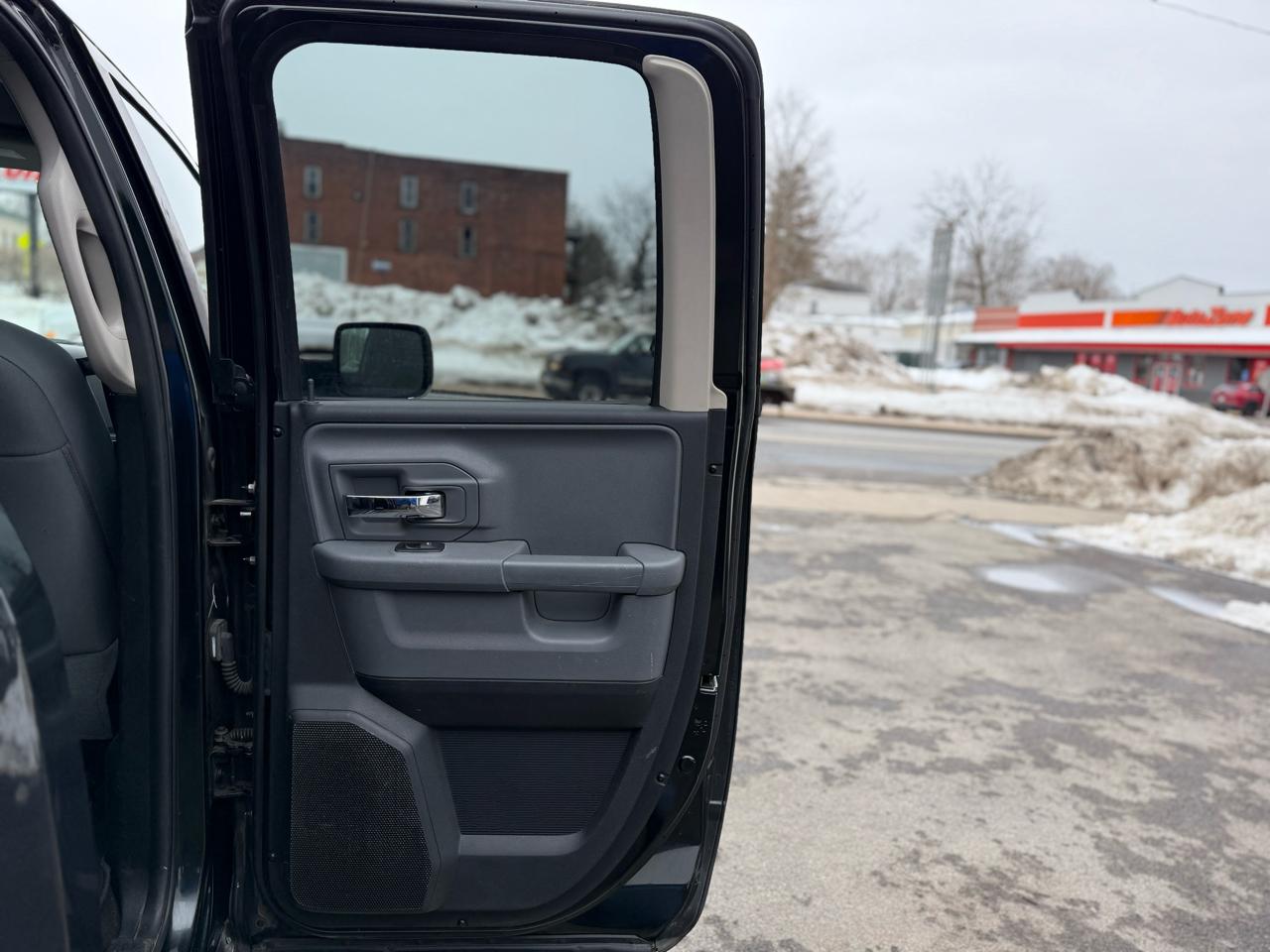 RAM 1500 Big Horn Quad Cab 4WD 2016