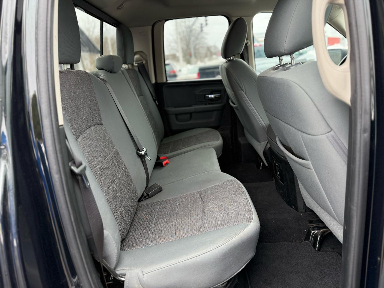 RAM 1500 Big Horn Quad Cab 4WD 2016