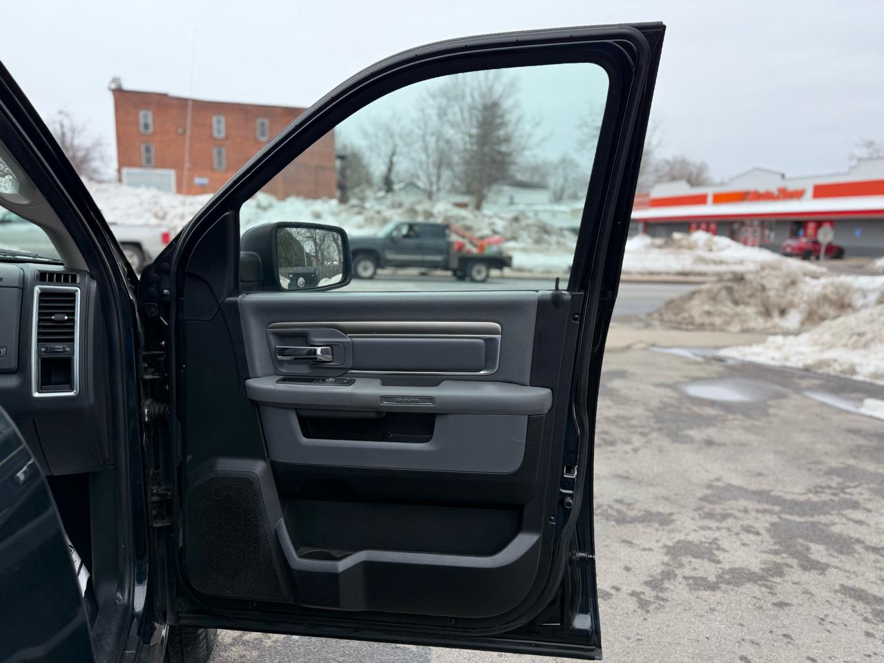 RAM 1500 Big Horn Quad Cab 4WD 2016