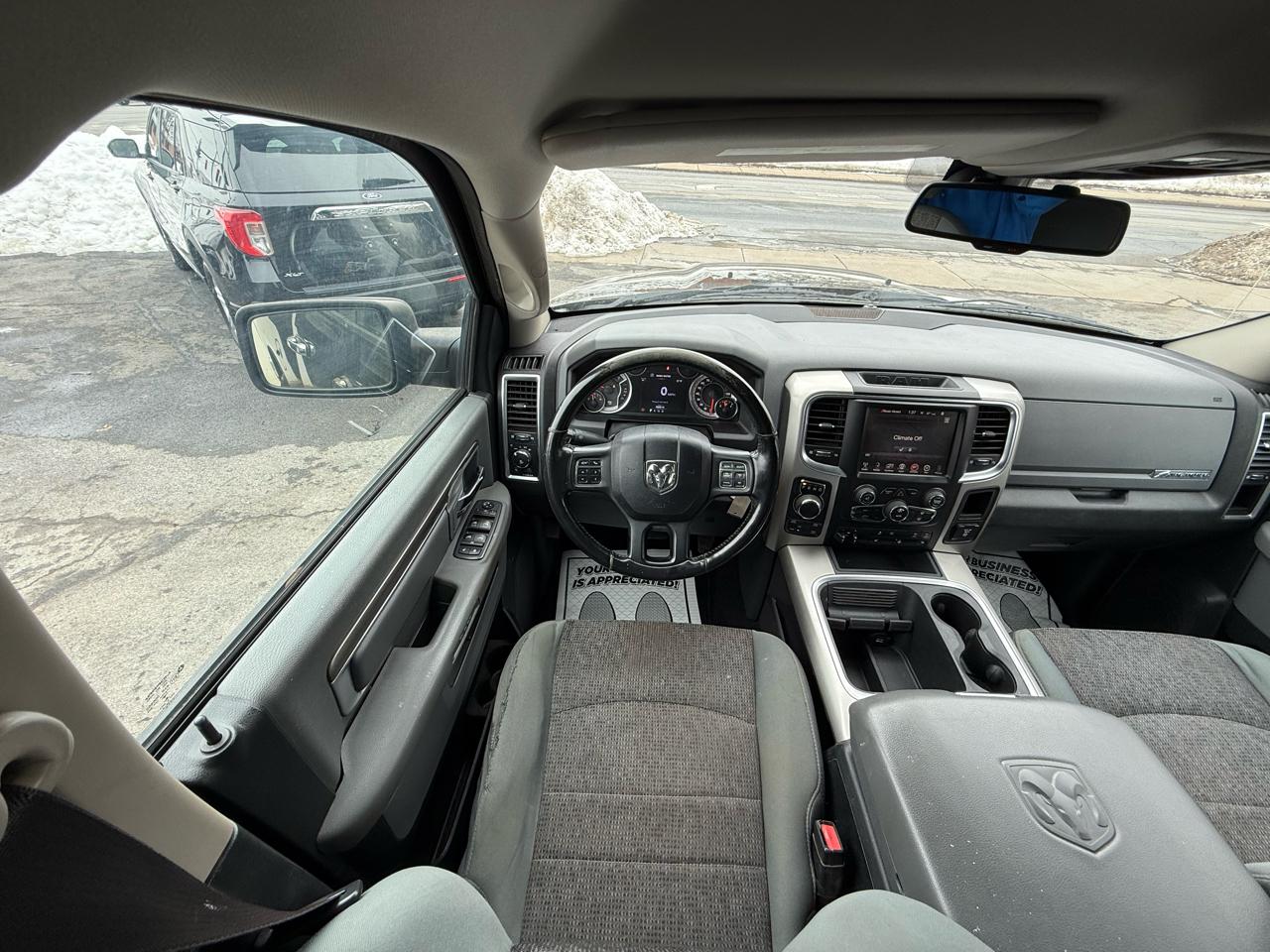 RAM 1500 Big Horn Quad Cab 4WD 2016