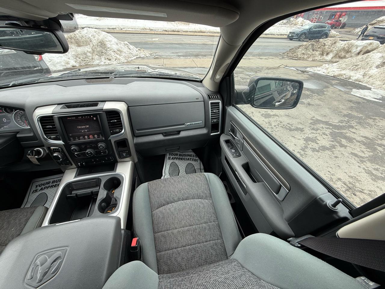 RAM 1500 Big Horn Quad Cab 4WD 2016