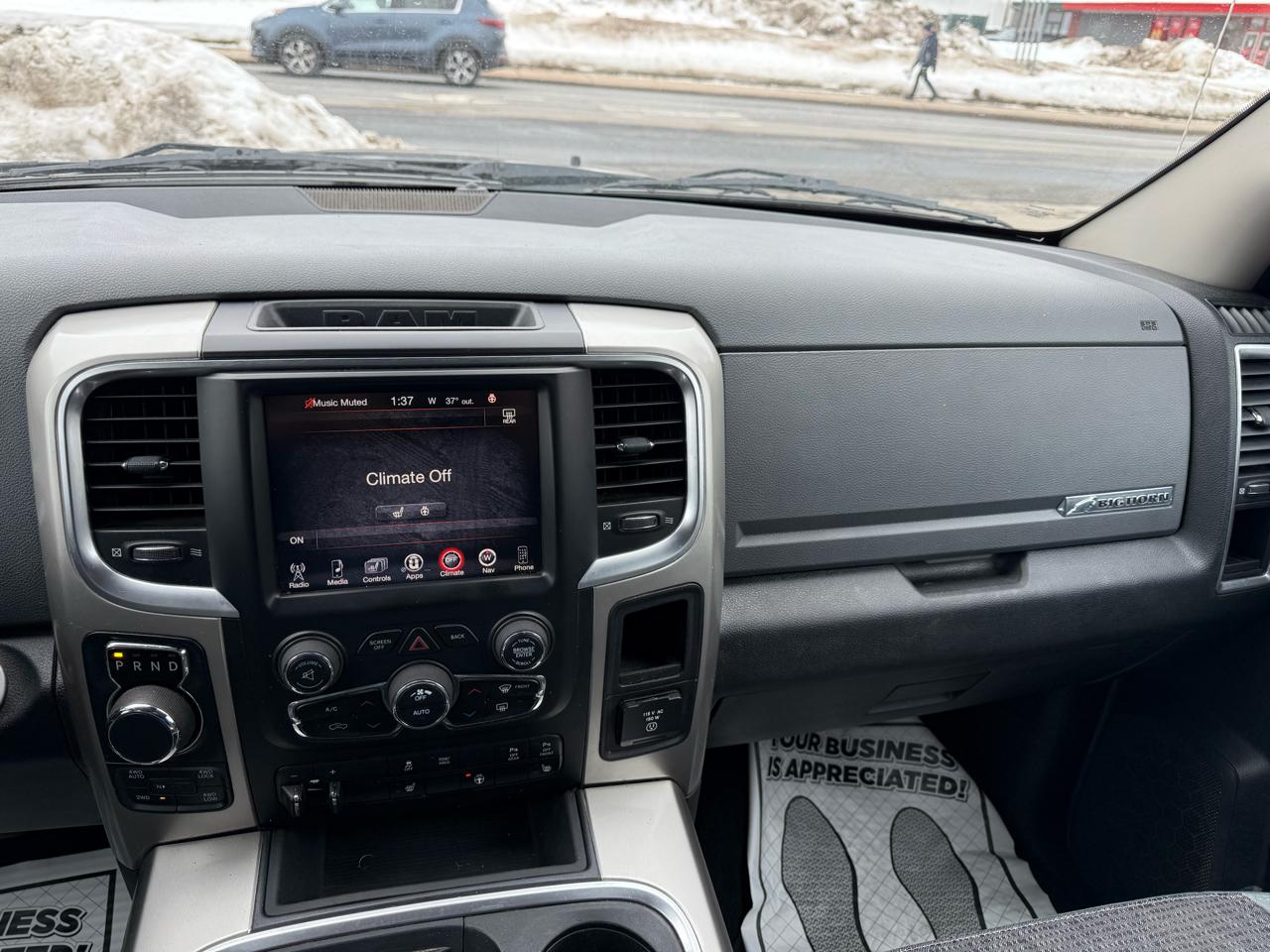 RAM 1500 Big Horn Quad Cab 4WD 2016