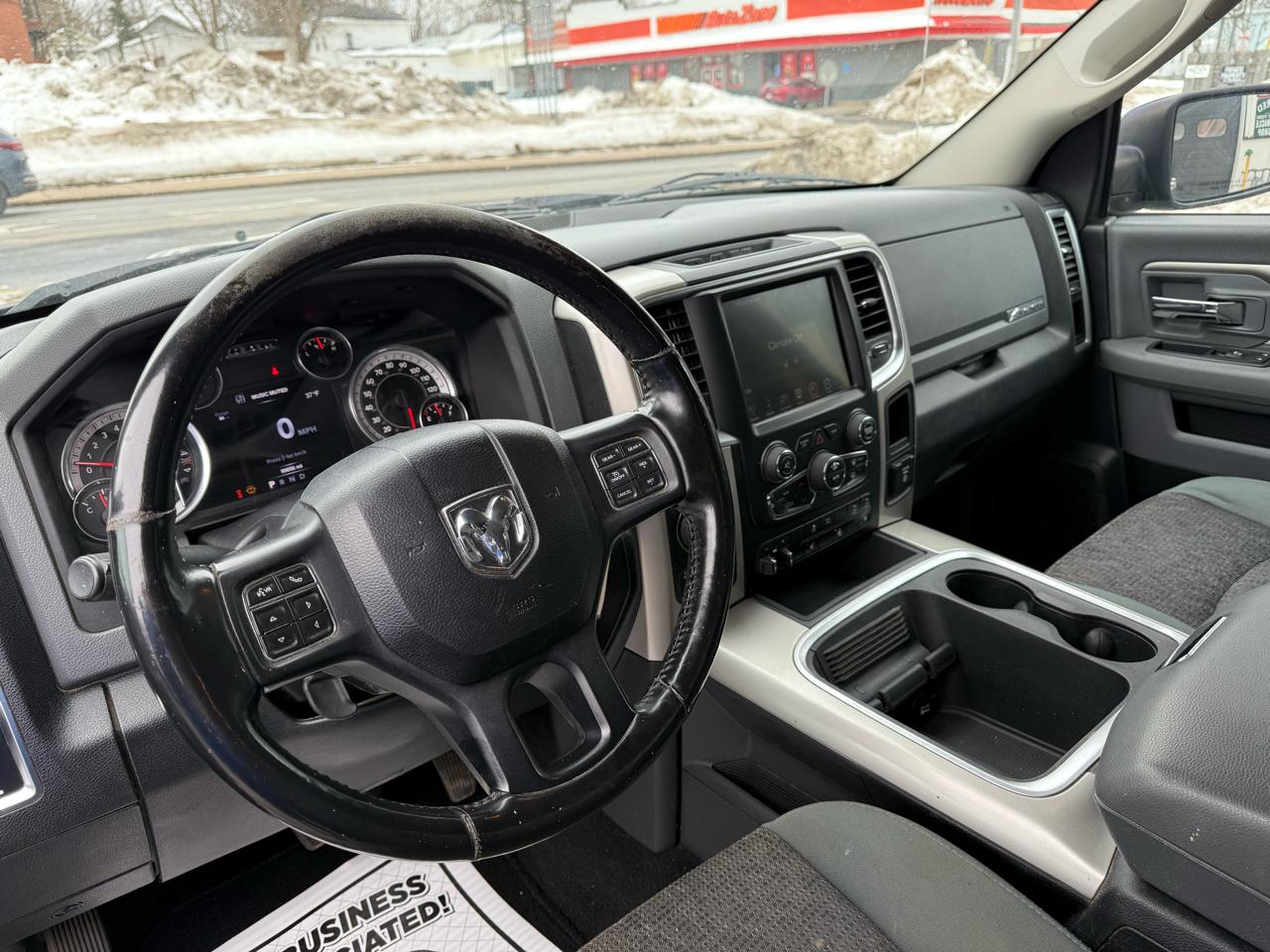 RAM 1500 Big Horn Quad Cab 4WD 2016