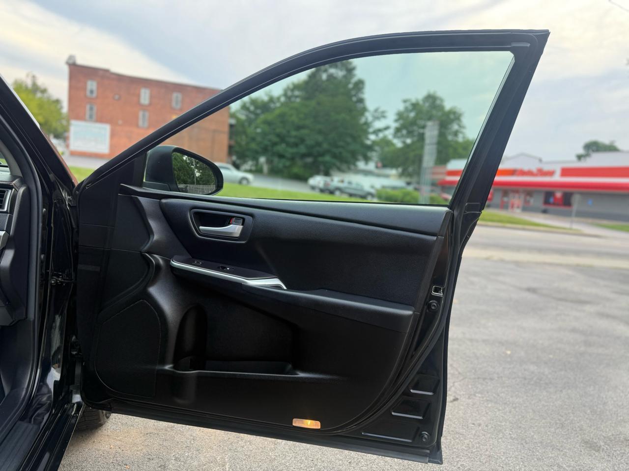 Toyota Camry SE 2016