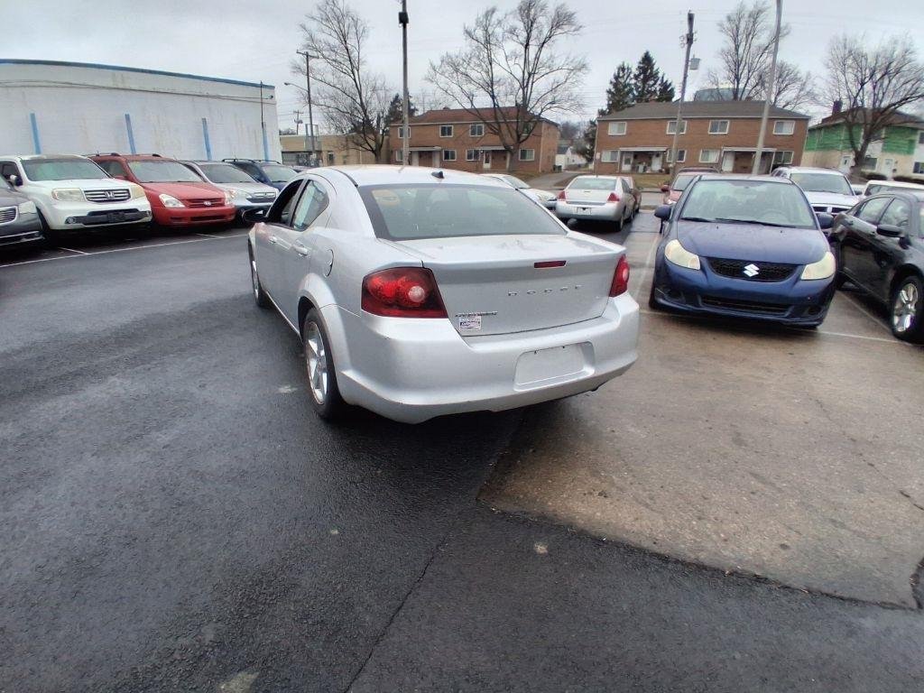 Dodge Avenger  2012