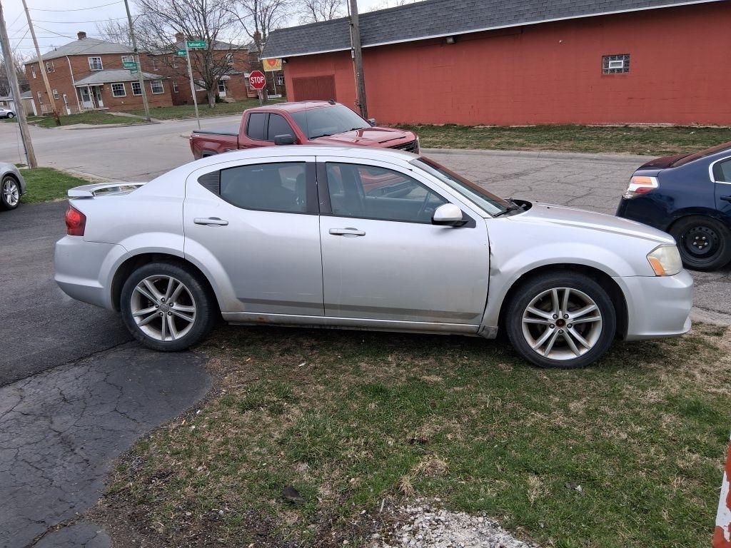 Dodge Avenger  2012