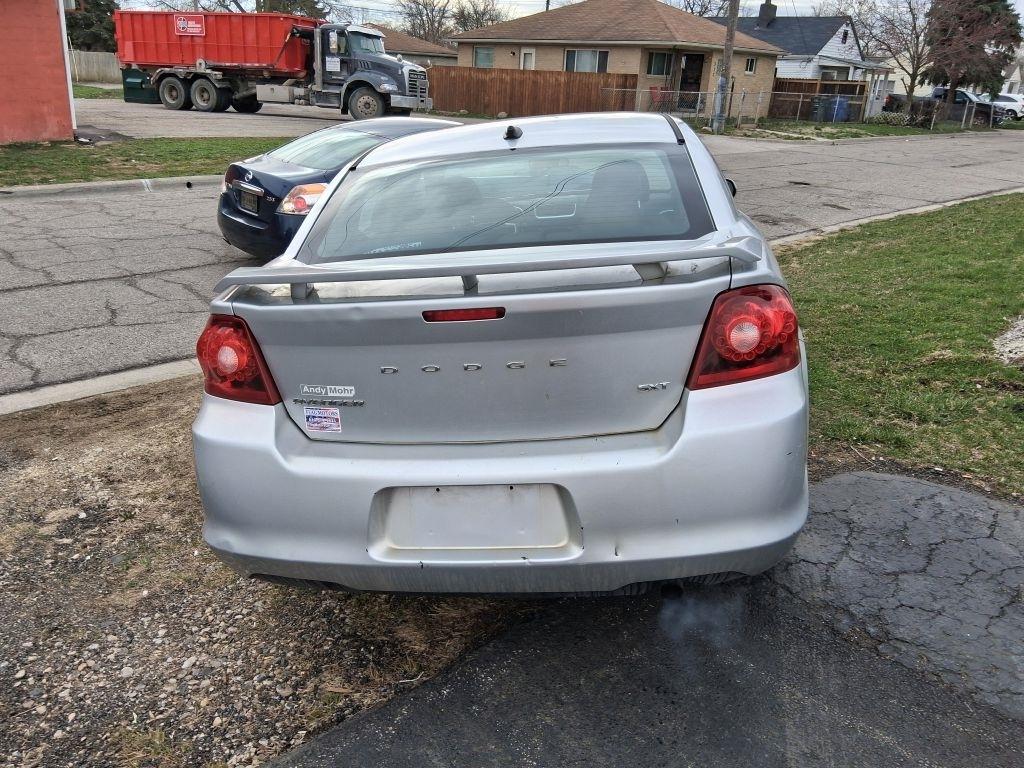 Dodge Avenger  2012