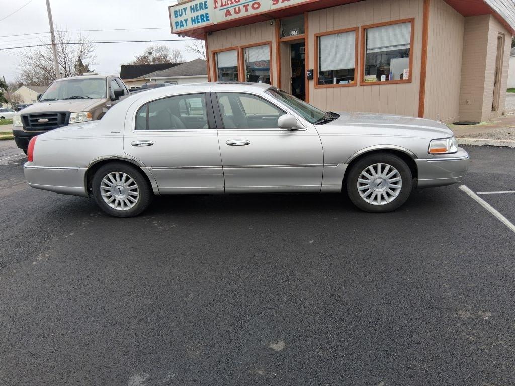 Lincoln Town Car  2003