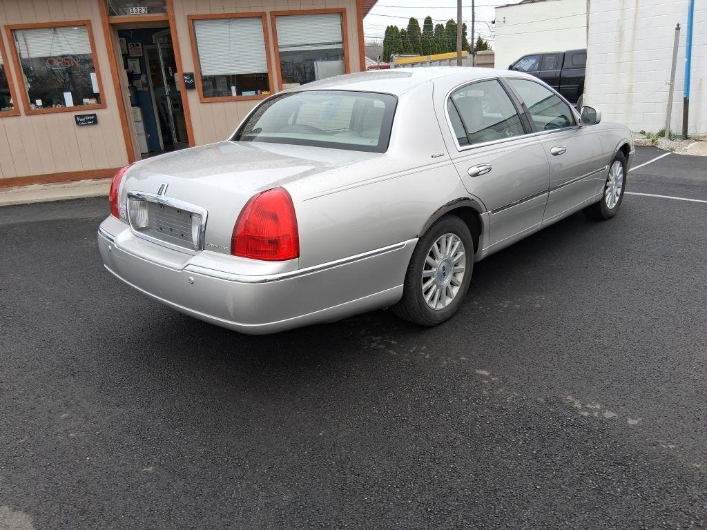 Lincoln Town Car  2003