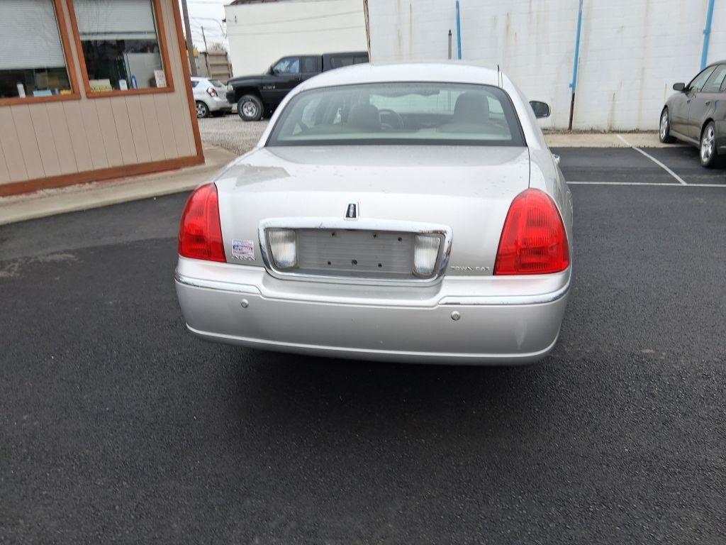 Lincoln Town Car  2003