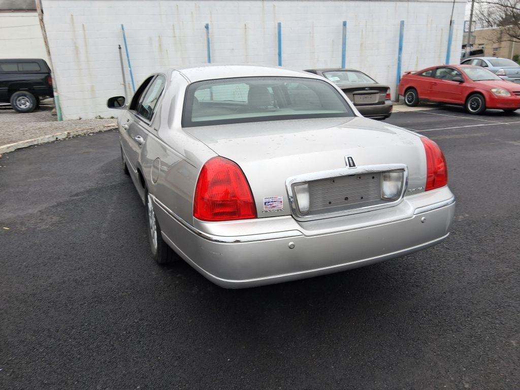 Lincoln Town Car  2003
