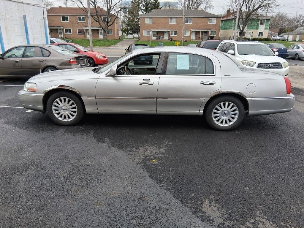 Lincoln Town Car  2003
