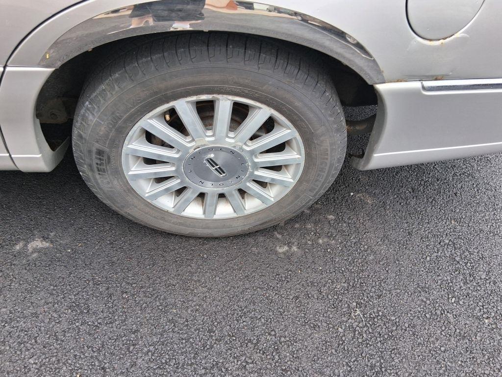 Lincoln Town Car  2003