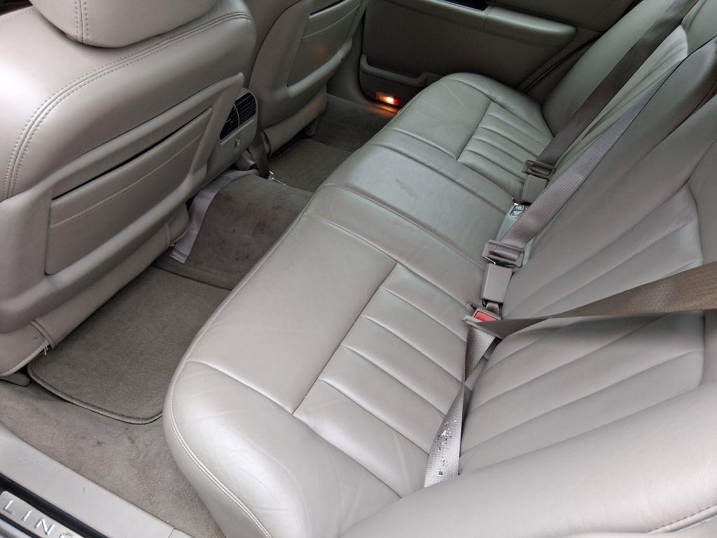 Lincoln Town Car  2003