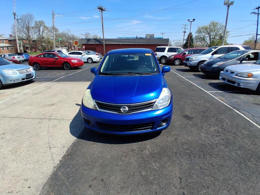 Nissan Versa  2011
