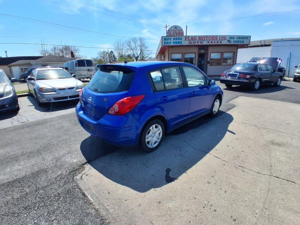 Nissan Versa  2011