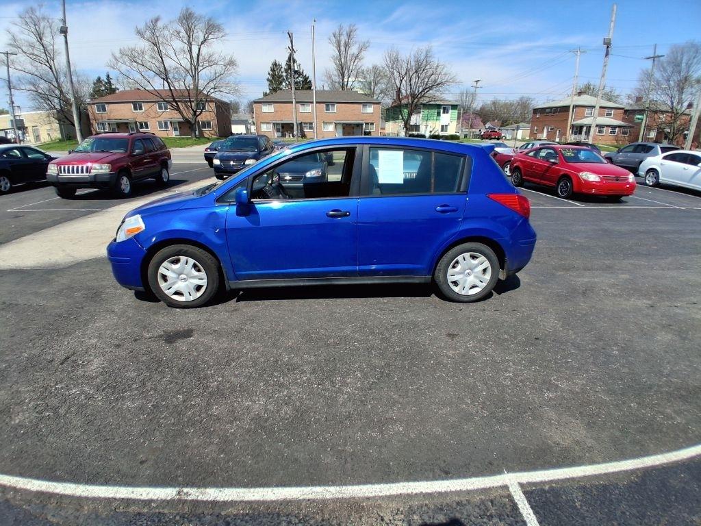Nissan Versa  2011