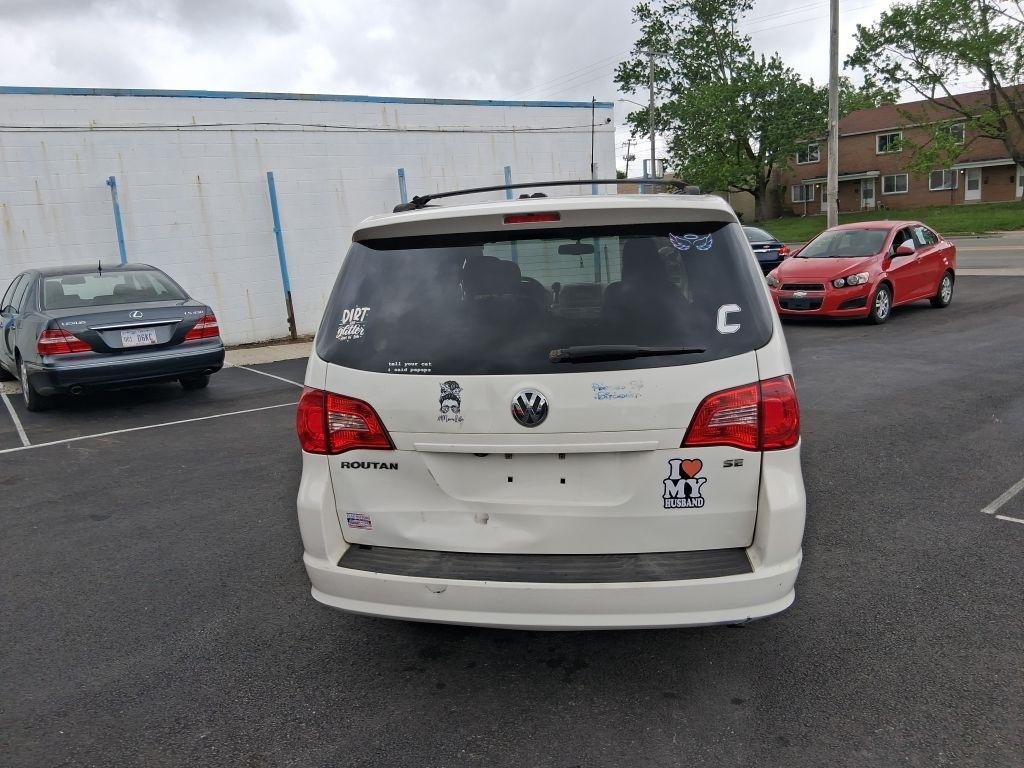 Volkswagen Routan  2009