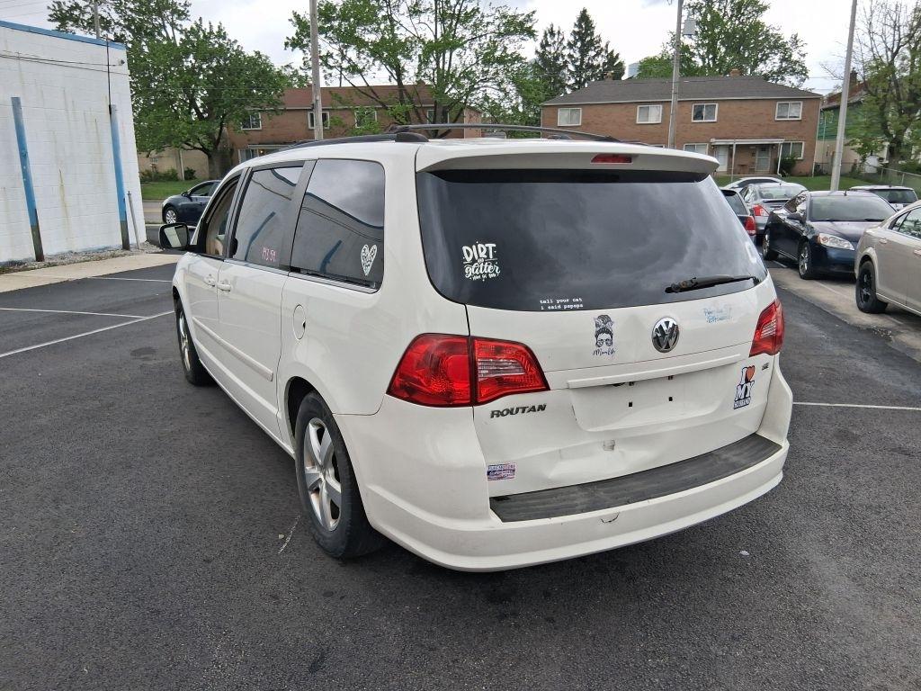 Volkswagen Routan  2009