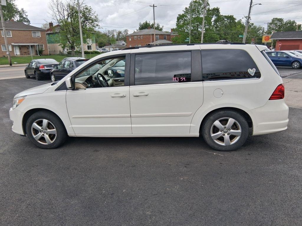 Volkswagen Routan  2009