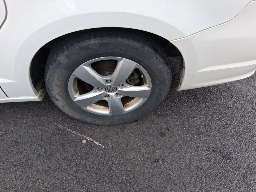 Volkswagen Routan  2009