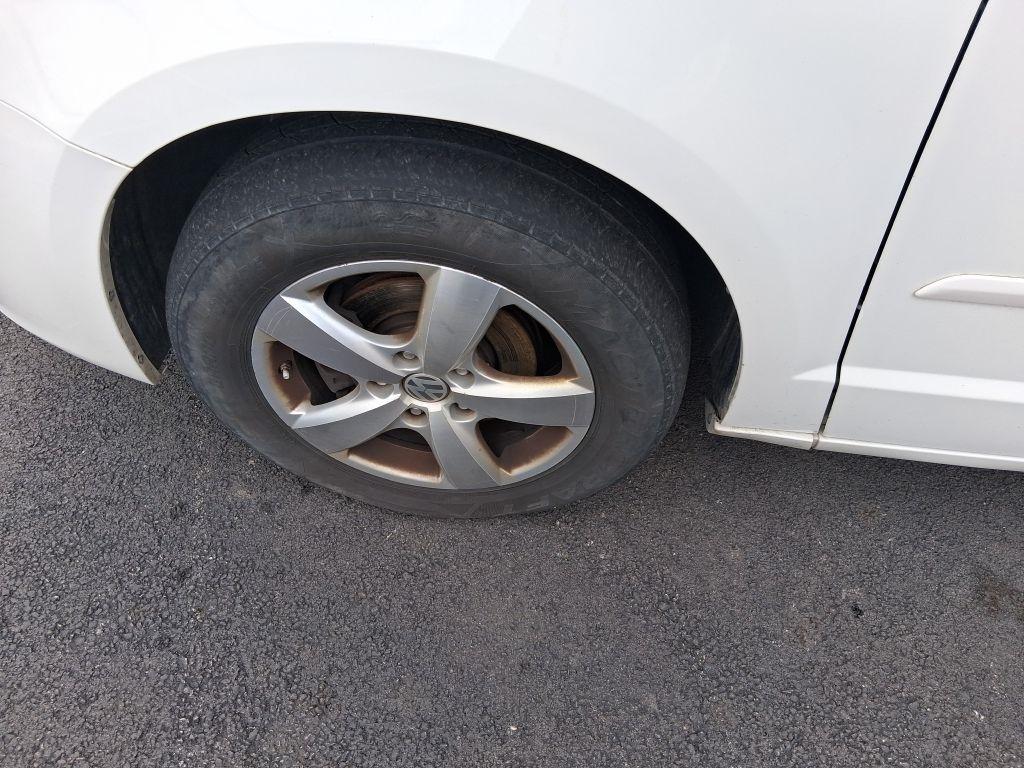 Volkswagen Routan  2009