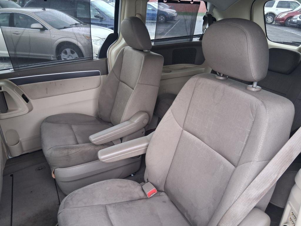 Volkswagen Routan  2009