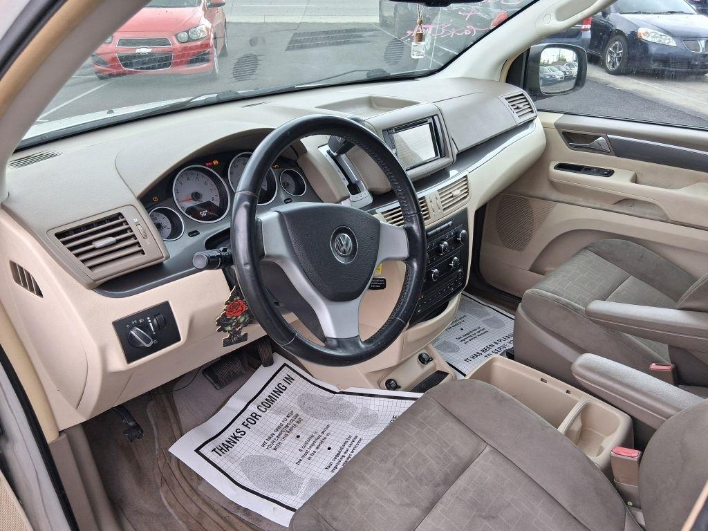 Volkswagen Routan  2009