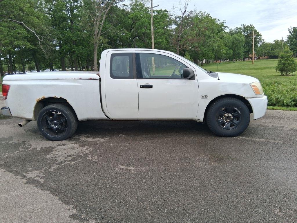 Nissan Titan  2004