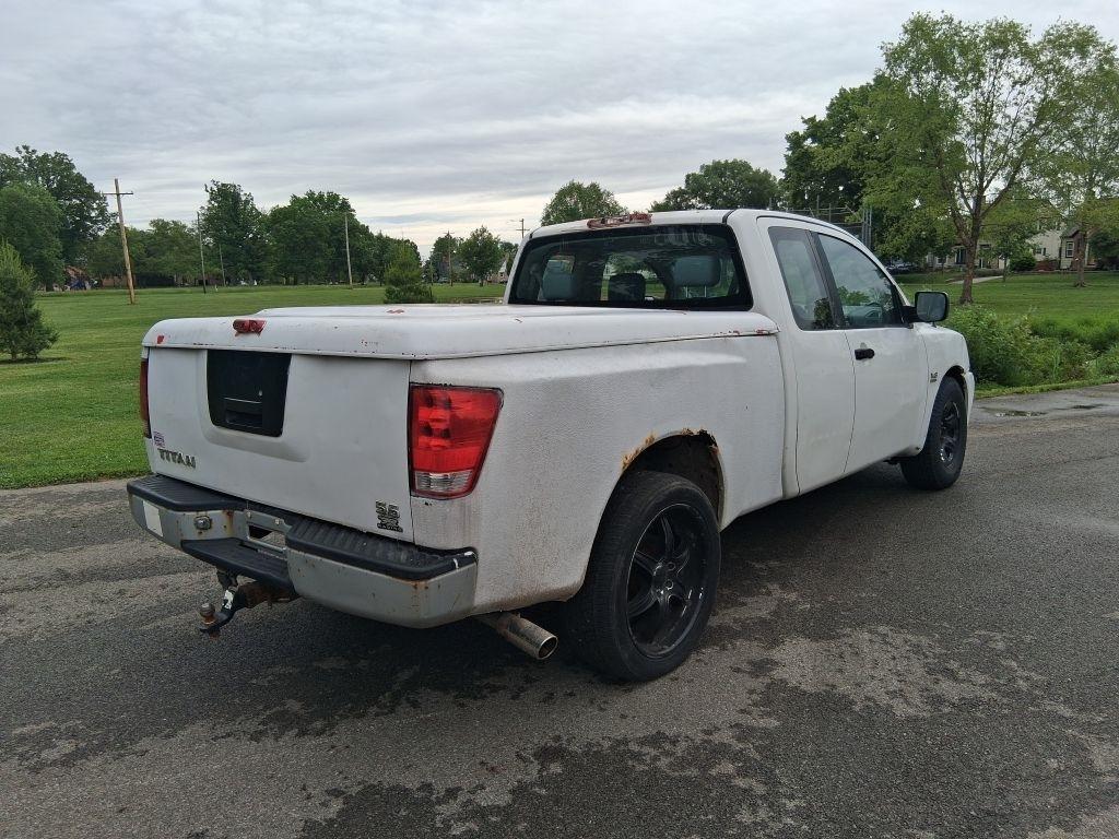 Nissan Titan  2004