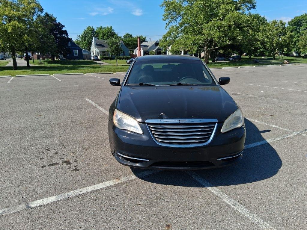 Chrysler 200  2012