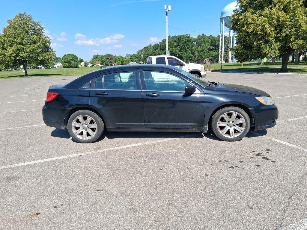 Chrysler 200  2012