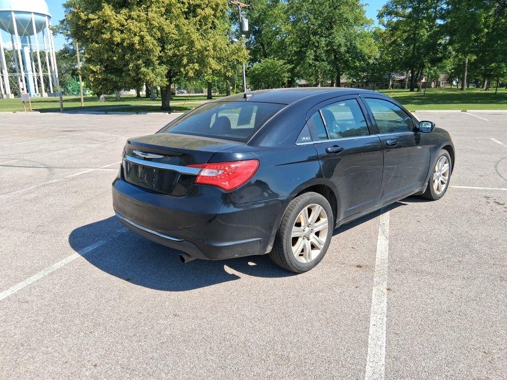 Chrysler 200  2012