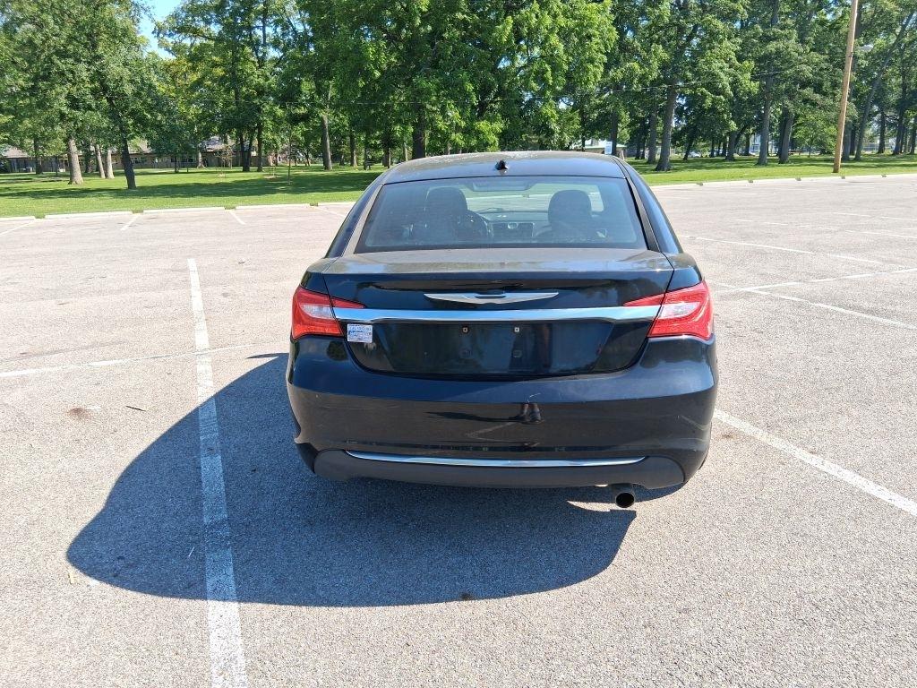 Chrysler 200  2012